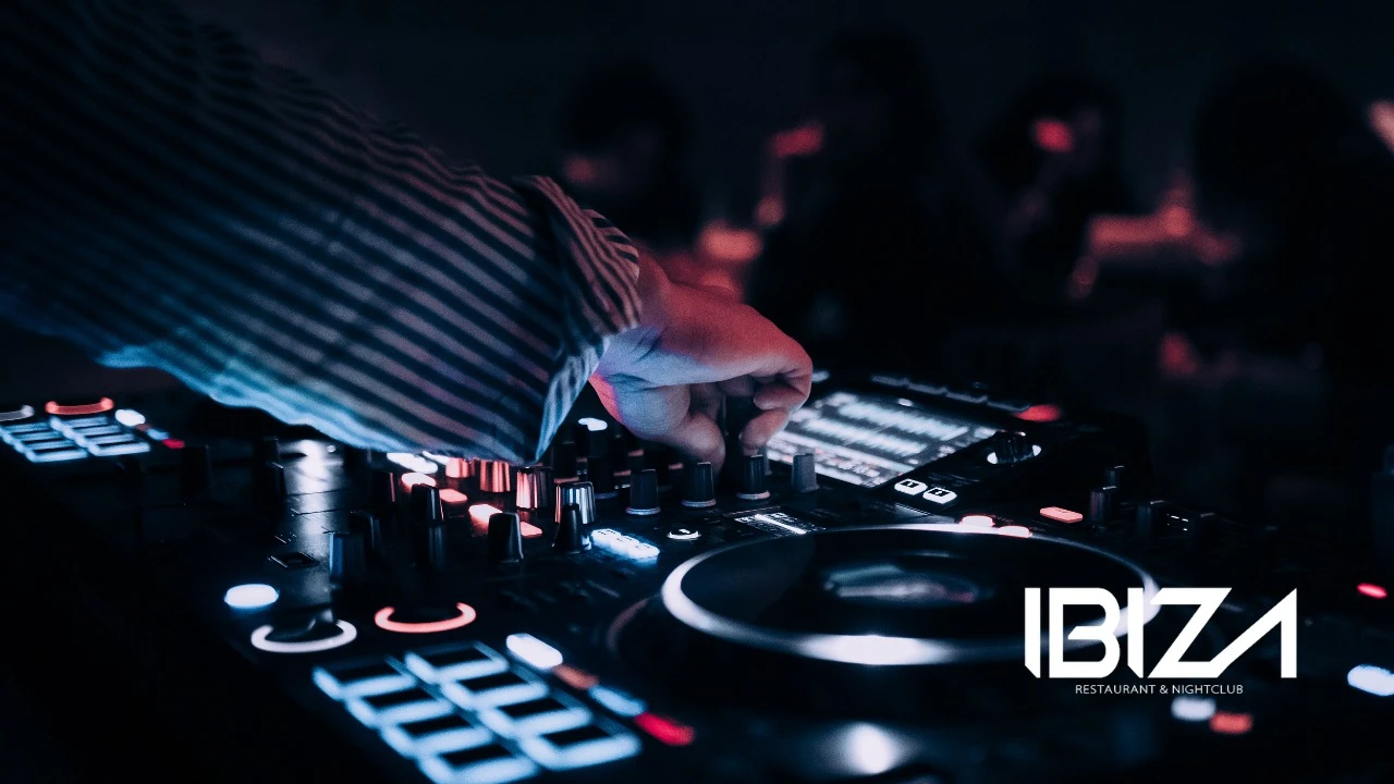 {"en":"Saturday's Ibiza Night Club!","es":"Saturday's Ibiza Night Club!"}